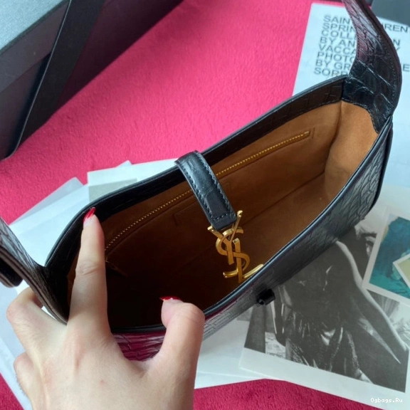 YSL À 5 LE 7 HOBO BAG 0824